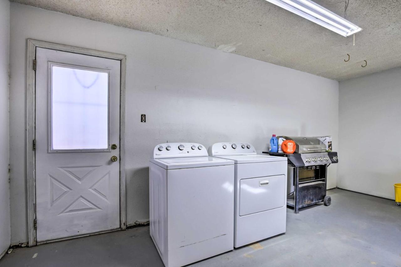 Family-friendly Abode With Large Yard! El Paso